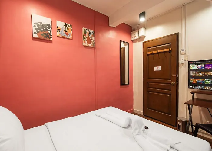 Homey And Cozey Poblacion Makati S02 Homestay