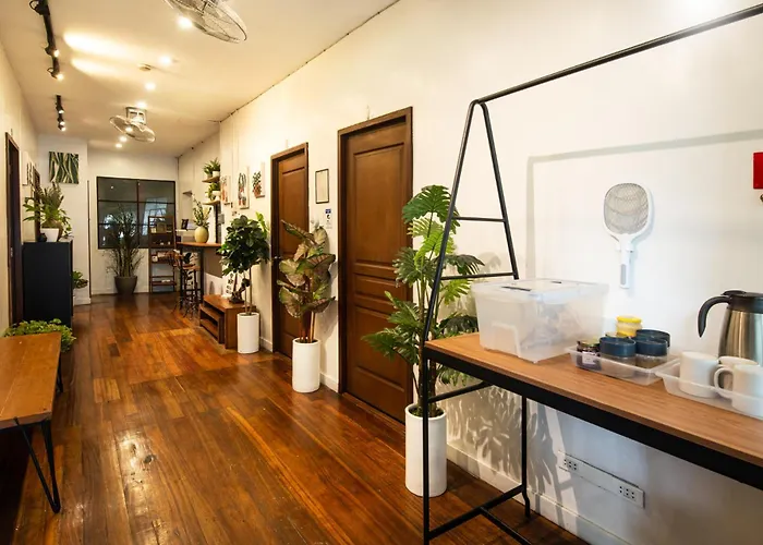 Homestay Homey And Cozey Poblacion Makati S02